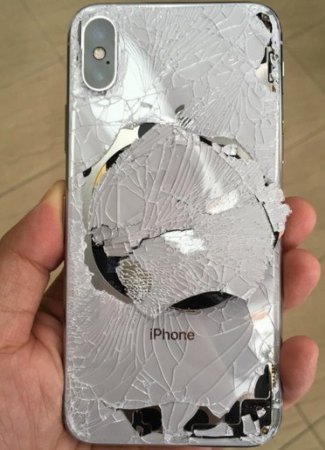 Препоръчително е да използваш удароустойчив калъф за iPhone XS Max