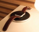 SLG D6 Flat Charging Station - настолна алуминиева поставка с кожено покритие за Apple Watch (черен) 1