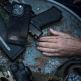 Tactical Camo Troop Cover - хибриден удароустойчив текстилен кейс с лента за ръка за iPhone 14 Pro (черен) 3